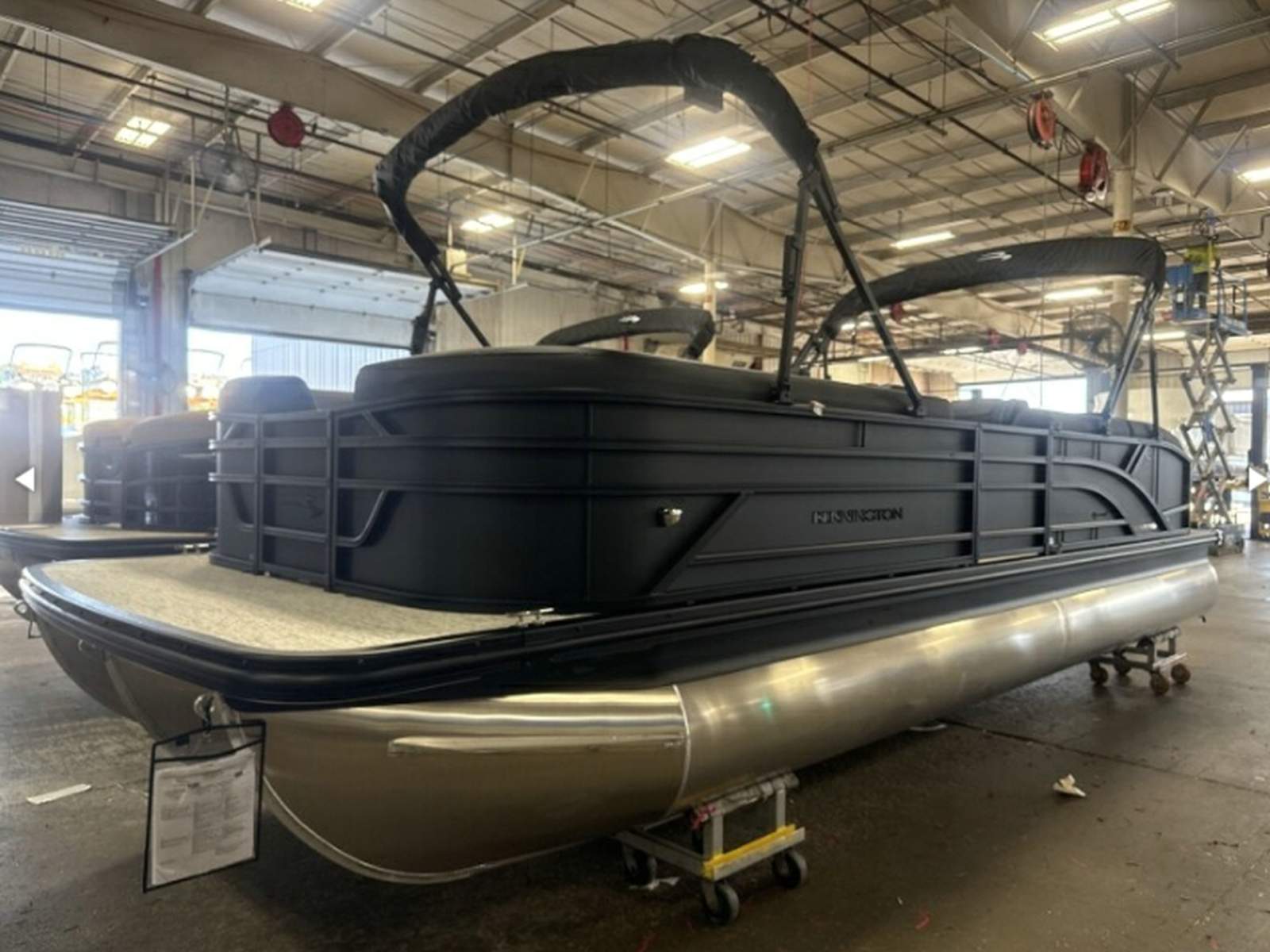 Bennington Pontoon Boat 25 S