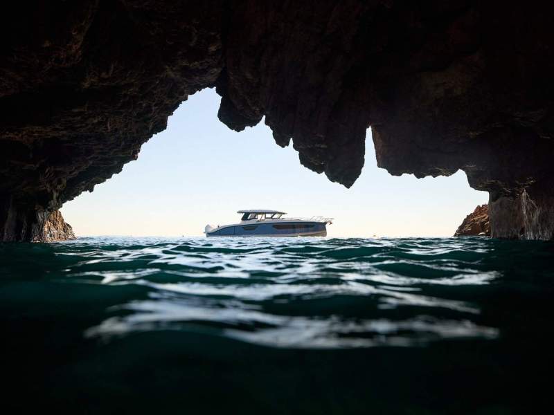 Navan C38 Adventure Boat
