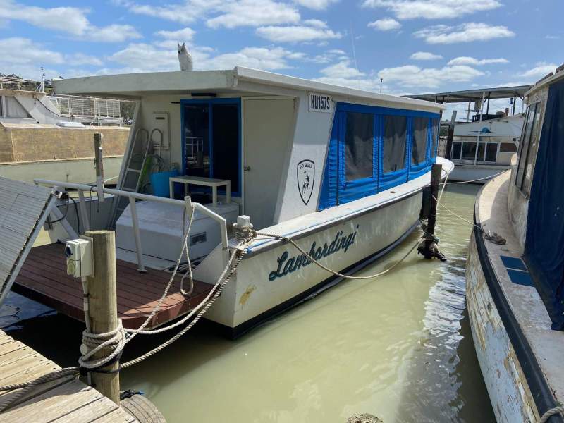 Lambordingi - Cabin Cruiser