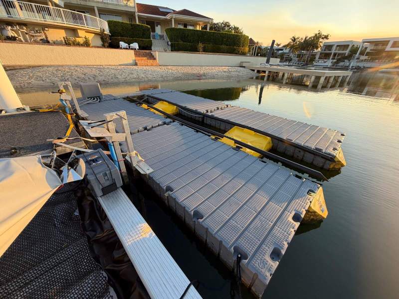 Superior Jetties D20 floating pontoon