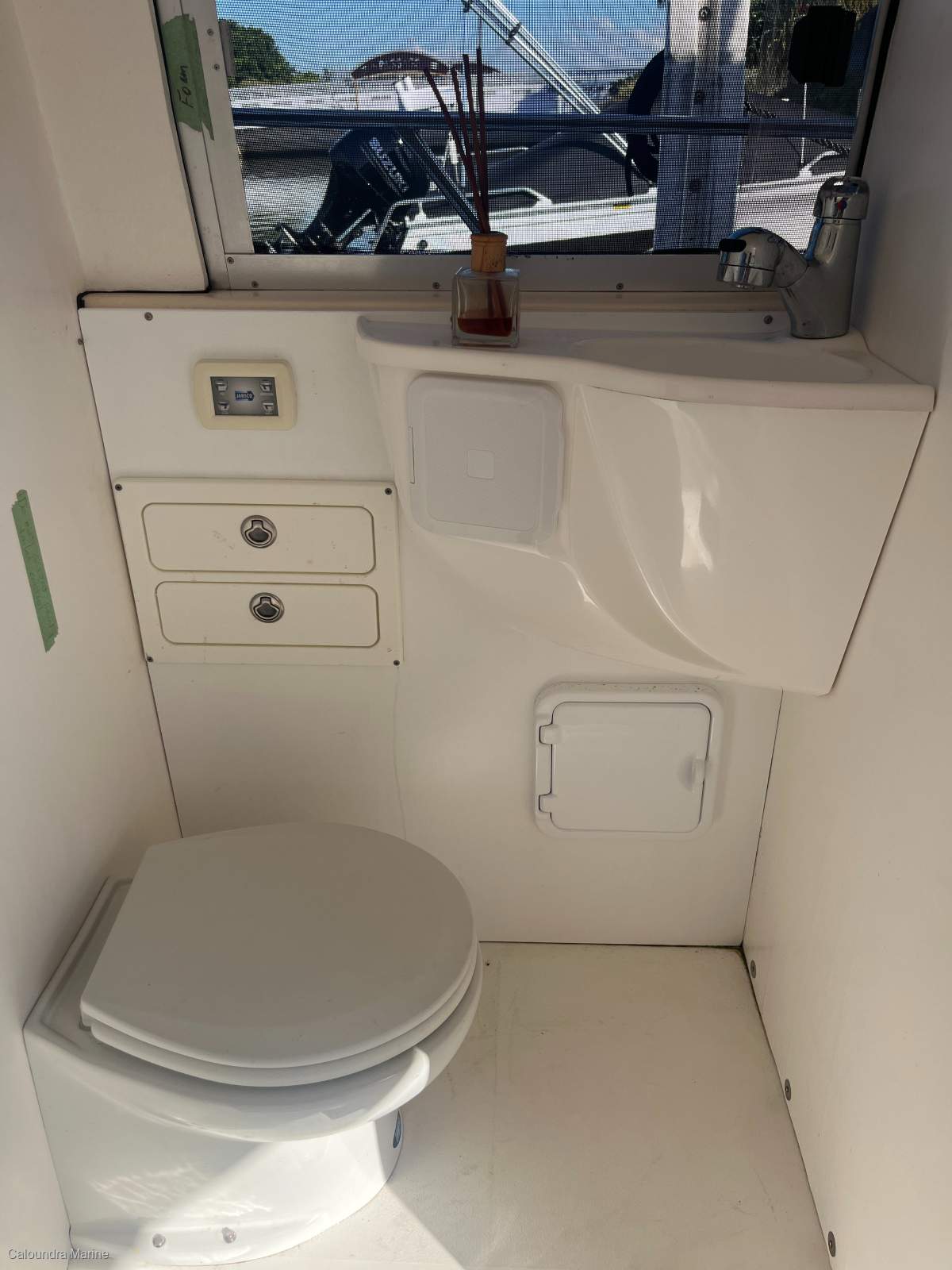 Caribbean 26 Bertram Flybridge
