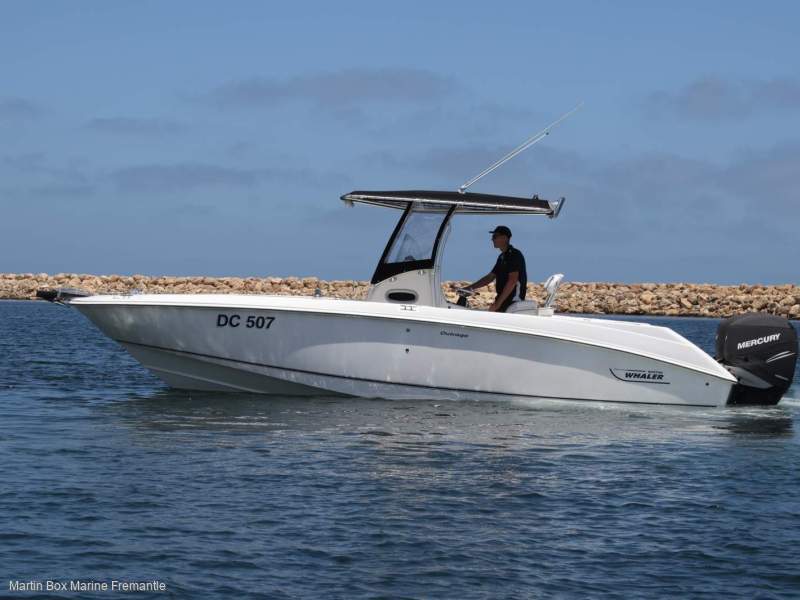 Boston Whaler 270 Outrage With Only 680 Hours