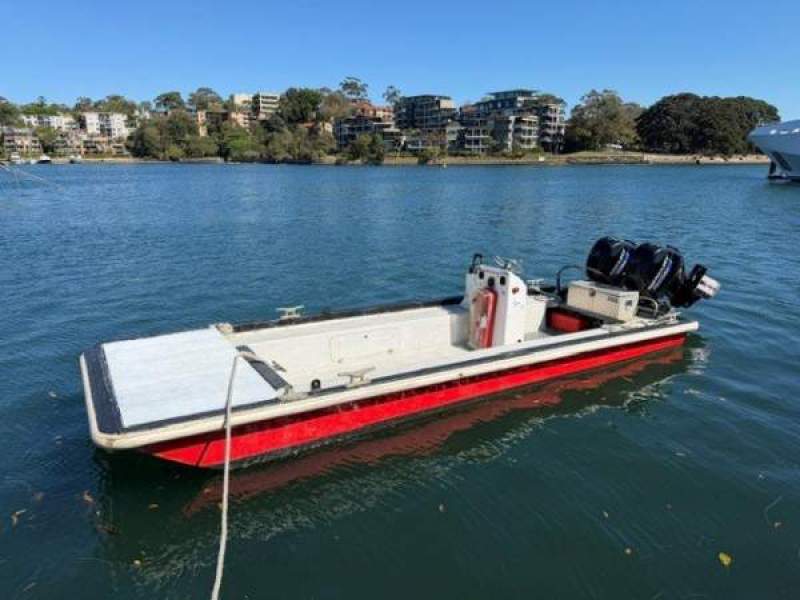 Hercules Centre Console 6m Fibreglass open work punt