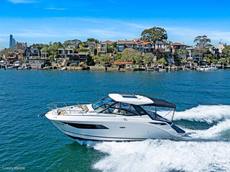 Sea Ray 320 Sundancer Low Hours, Hydraulic Swim Platform & Generator