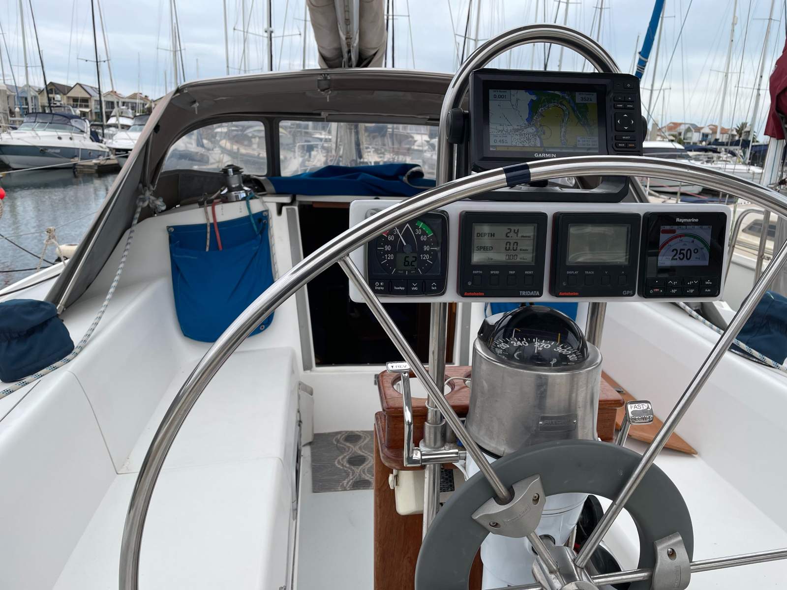 Catalina 320