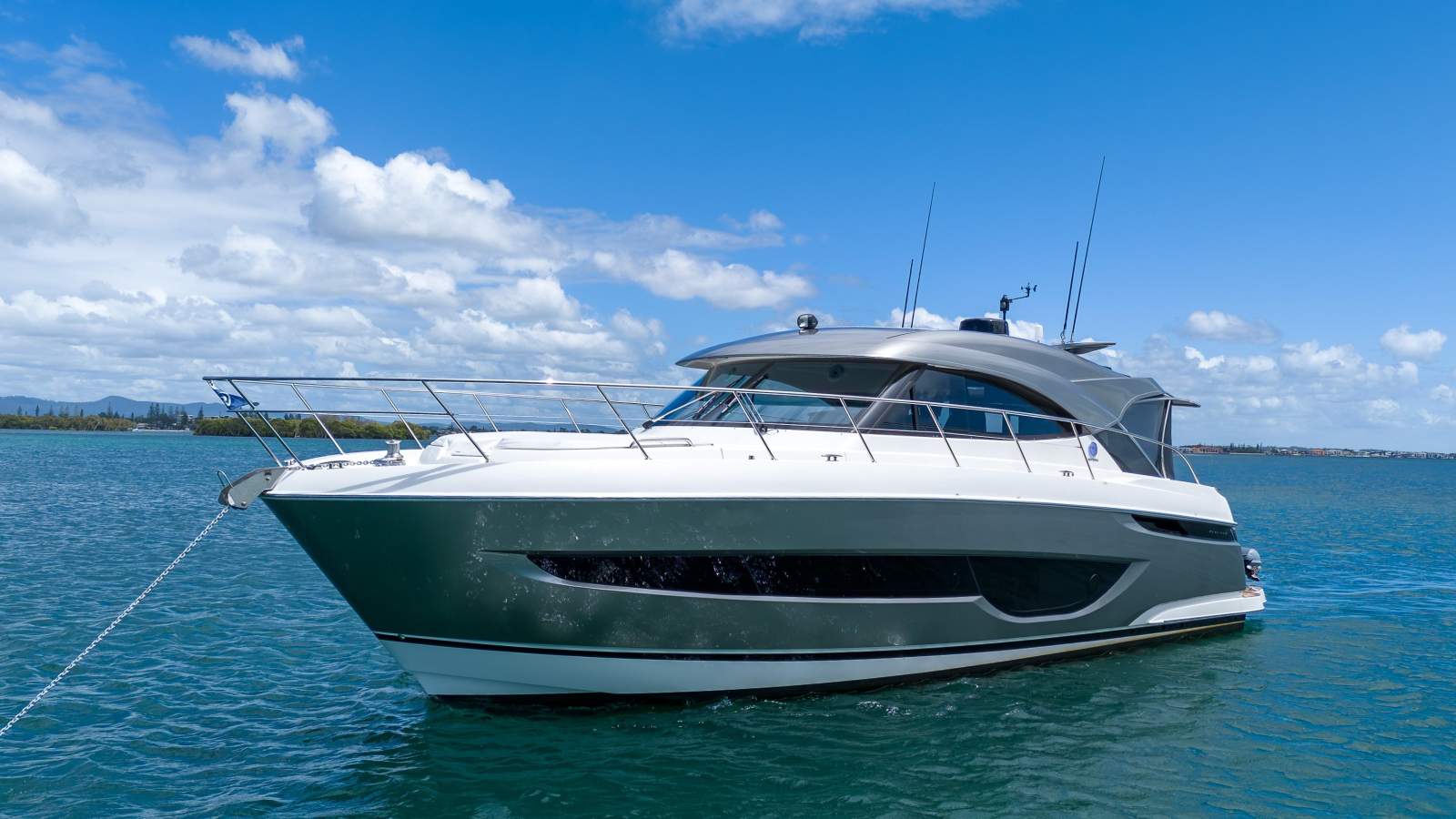 Riviera 4600 Sport Yacht Platinum Edition