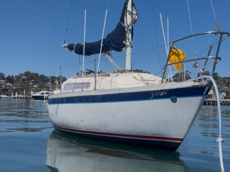 Triton 24 Must sell - 24 Triton Yacht