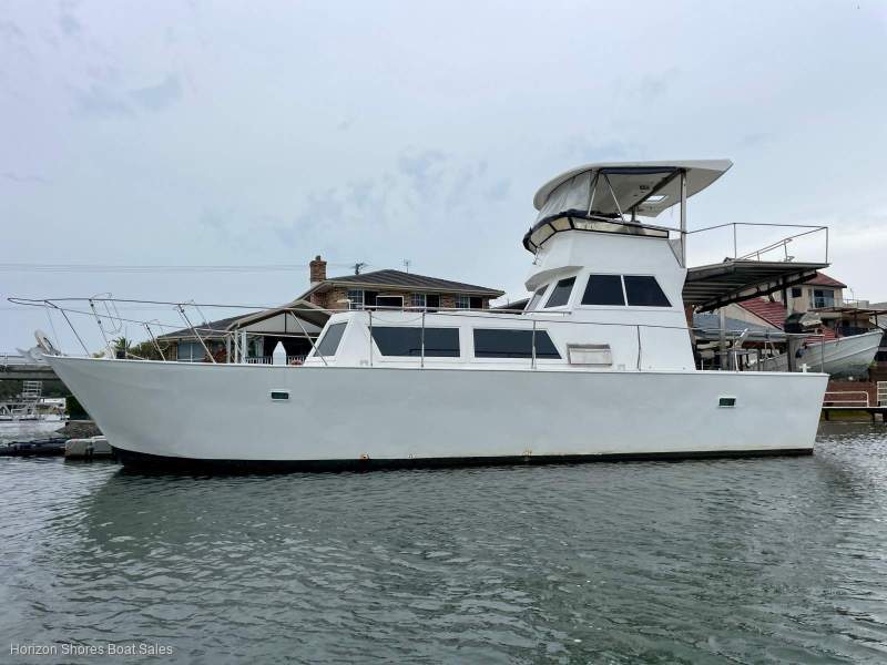 Bruce Roberts 45 Flybridge Cruiser - Huge Volume | Walkaround | Liveaboard