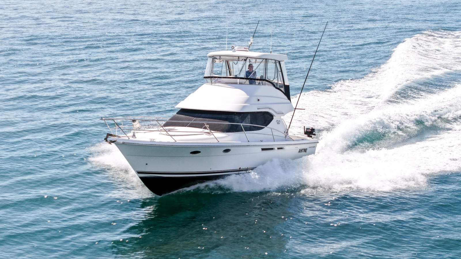 Mustang M37 Flybridge