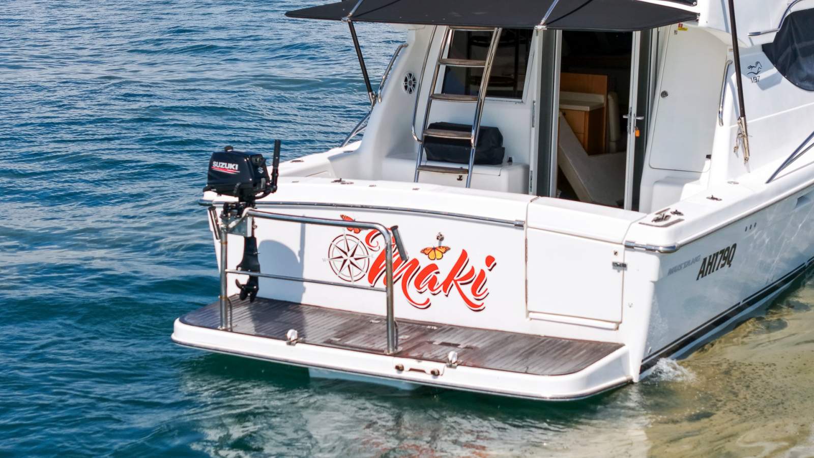 Mustang M37 Flybridge