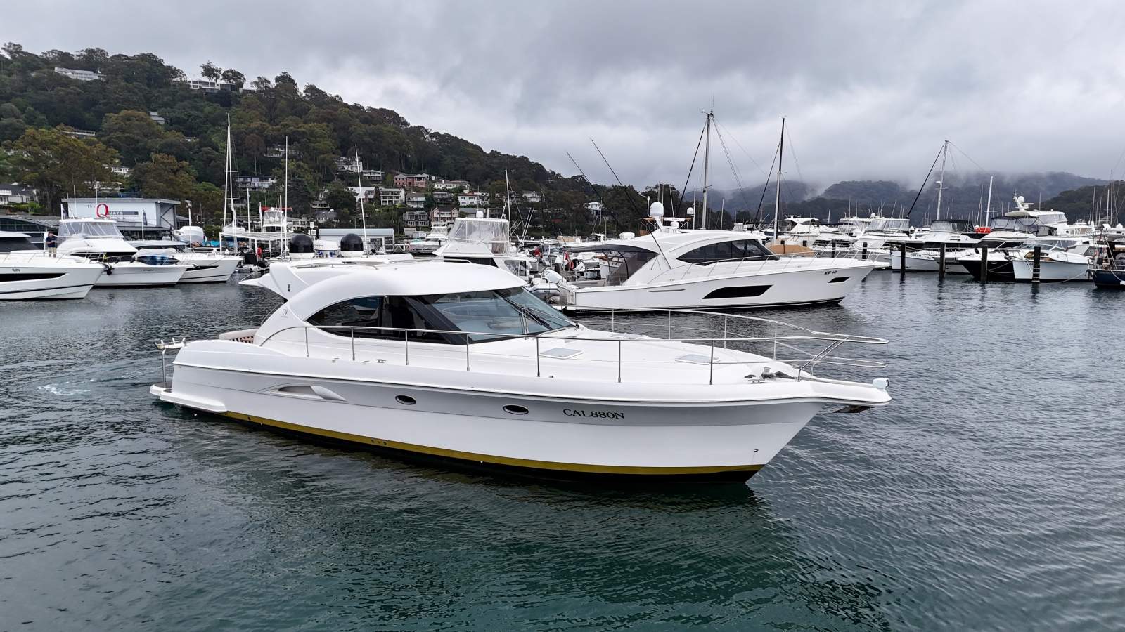 Riviera 4700 Sport Yacht