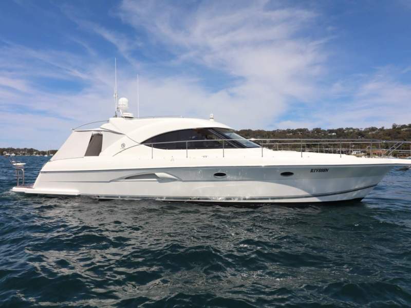 Riviera 4700 Sport Yacht