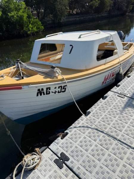 Victory Victor Hull Hand made Lakes Entrance
