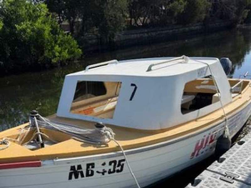 Victory Victor Hull Hand made Lakes Entrance