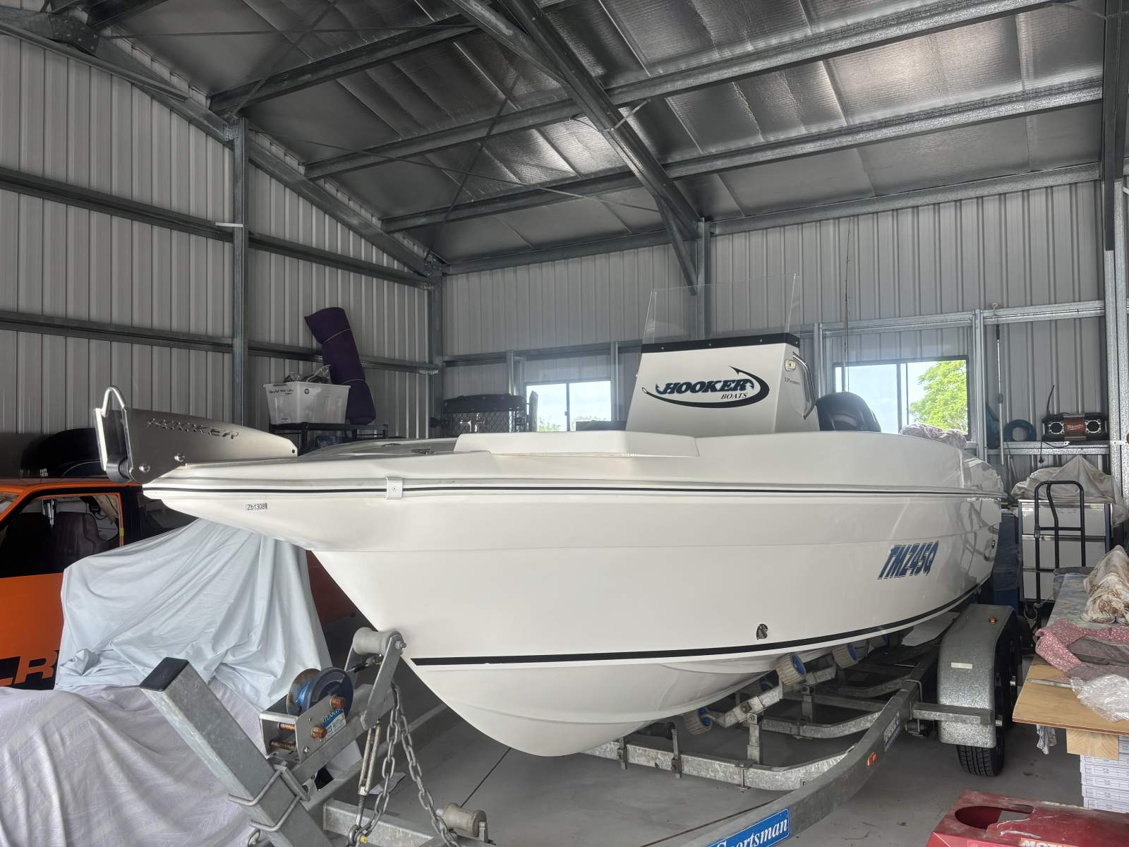 Hooker 5.5 Pro Fisherman Centre Console