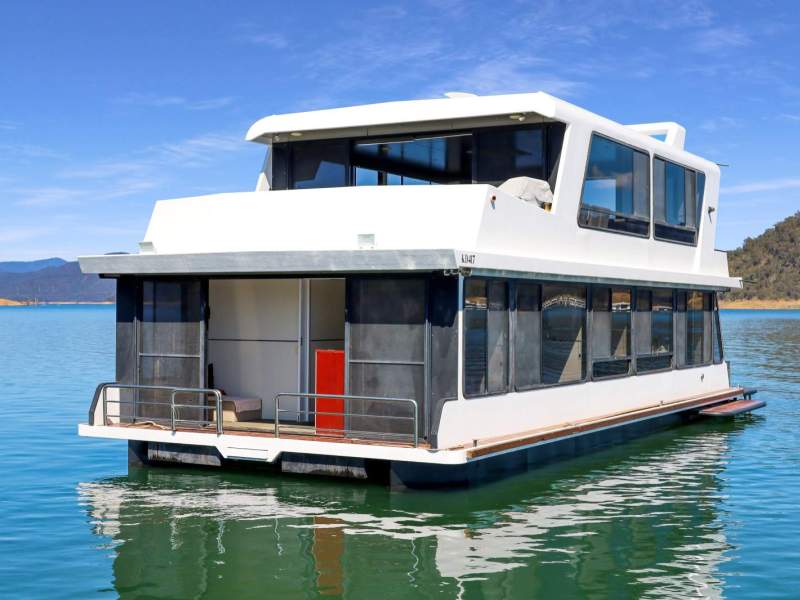 Sojourner Houseboat Holiday Home @ Lake Eildon