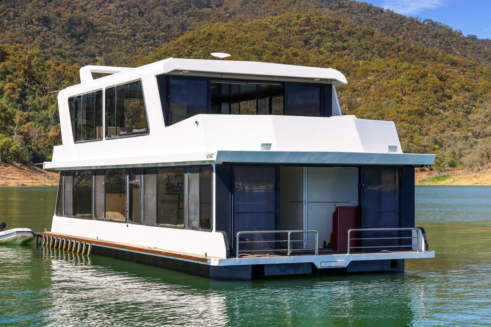 Sojourner Houseboat Holiday Home @ Lake Eildon:Sojourner @ Lake Eildon