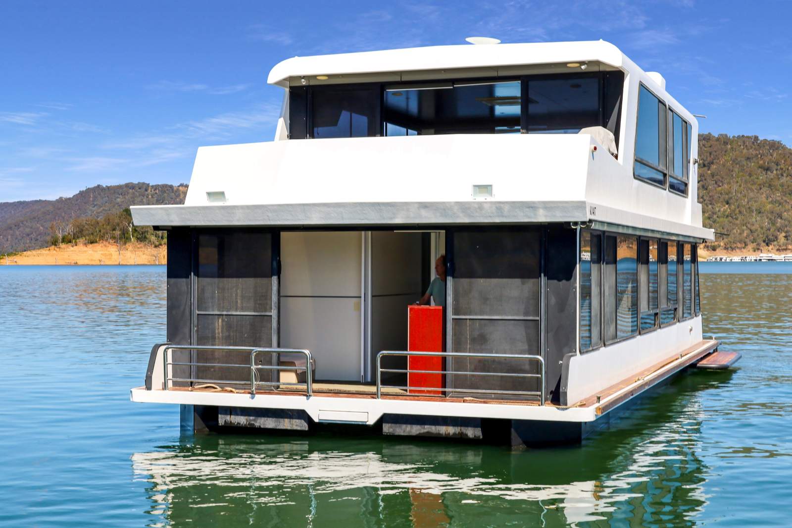 Sojourner Houseboat Holiday Home @ Lake Eildon:Sojourner @ Lake Eildon