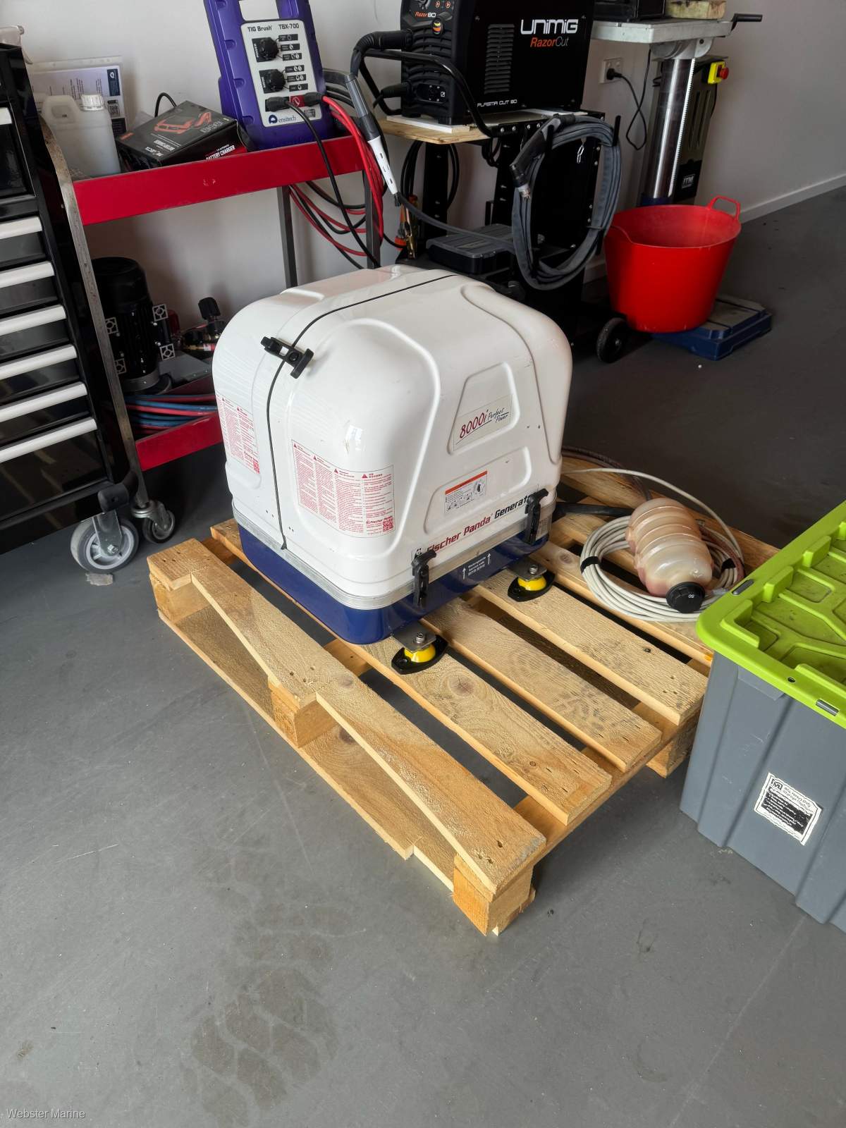 Fischer Panda 8000i genset