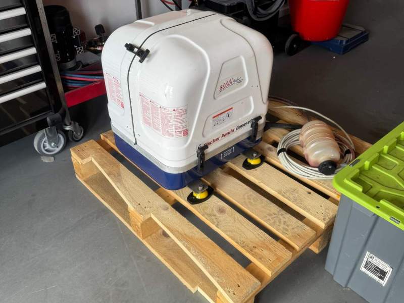 Fischer Panda 8000i genset