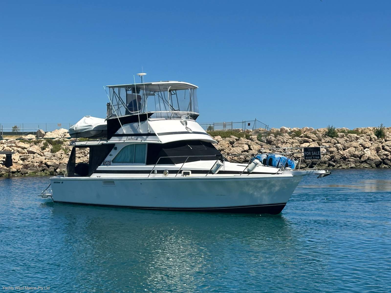Bertram 35 Flybridge MK3 with 2 x Caterpillar Diesels:BERTRAM 35 by YACHTS WEST ph 9335 7788
