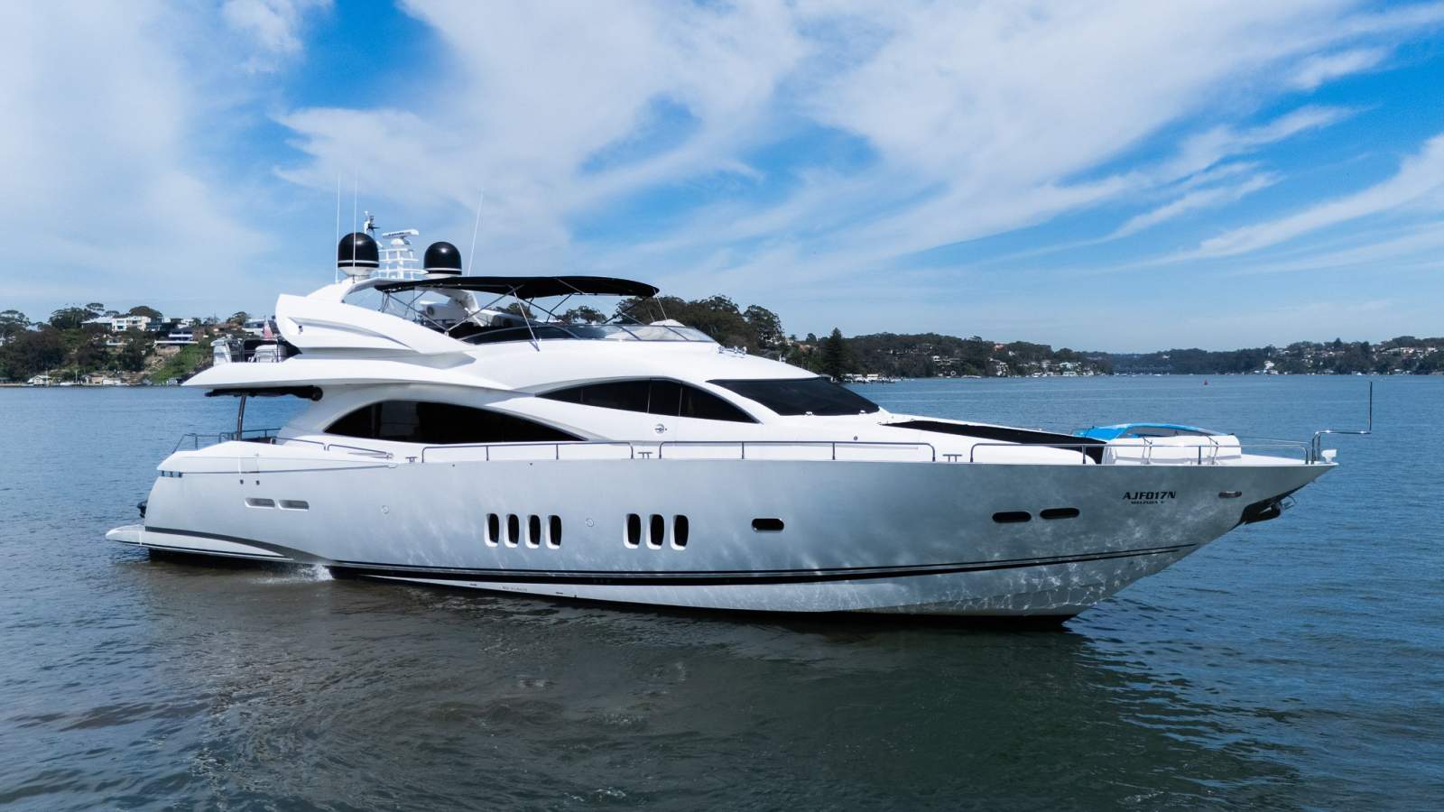 Sunseeker Yacht 90