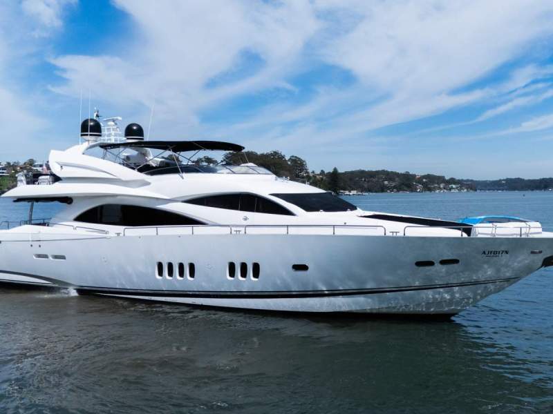 Sunseeker Yacht 90