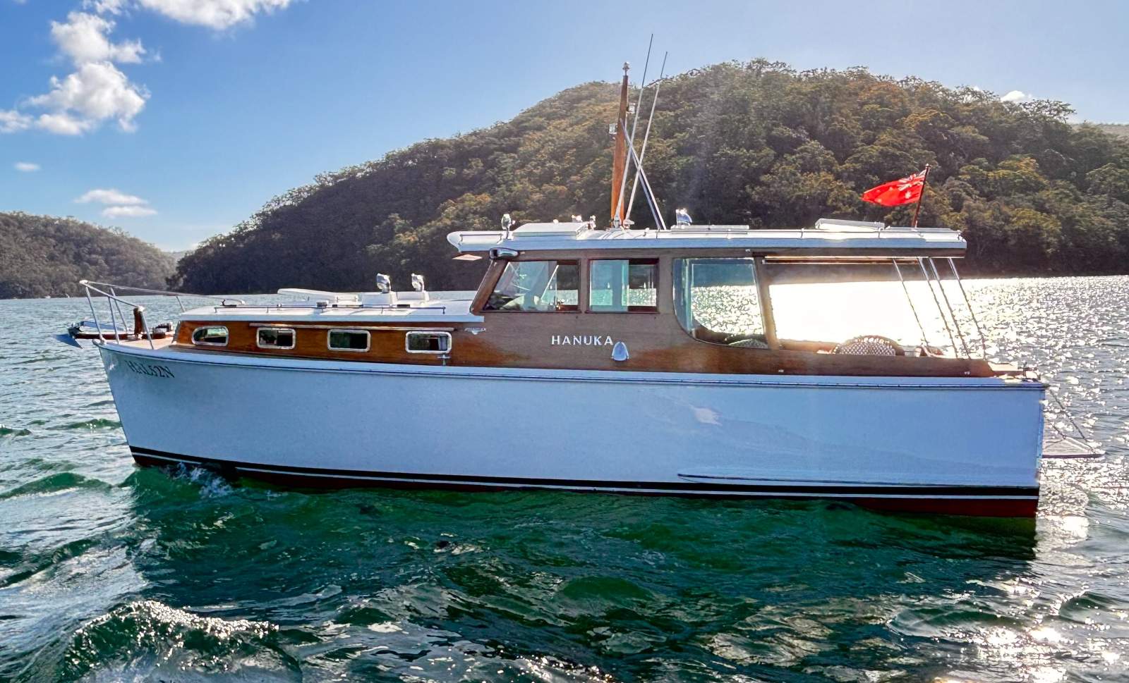 Halvorsen Sedan Cruiser 30' Halvorsen Sedan Cruiser 'Hanuka' - 1/3 Share