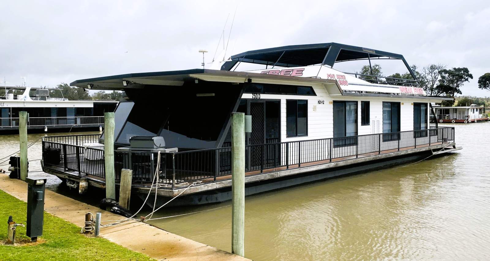 "Break Free". Commercial Houseboat, 6Bed, 2.5Bath.