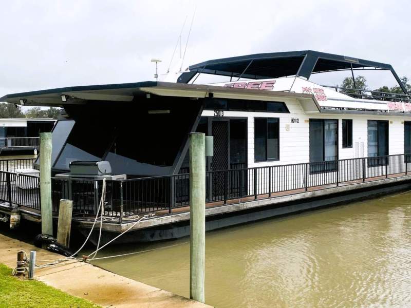 "Break Free". Commercial Houseboat, 6Bed, 2.5Bath.