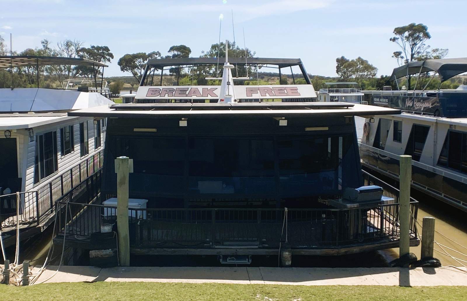 "Break Free". Commercial Houseboat, 6Bed, 2.5Bath.