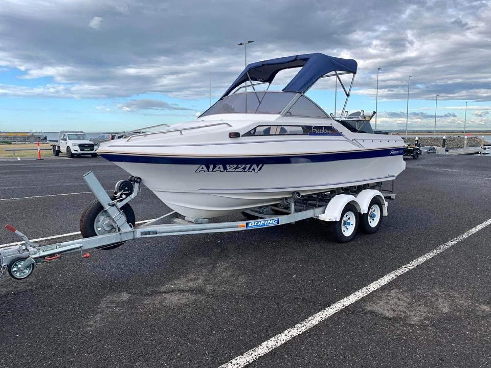 Freedom 5.30 Escape Half Cabin	 5