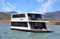 ONE LIFE Houseboat Holiday Home on Lake Eildon:One Life on Lake Eildon
