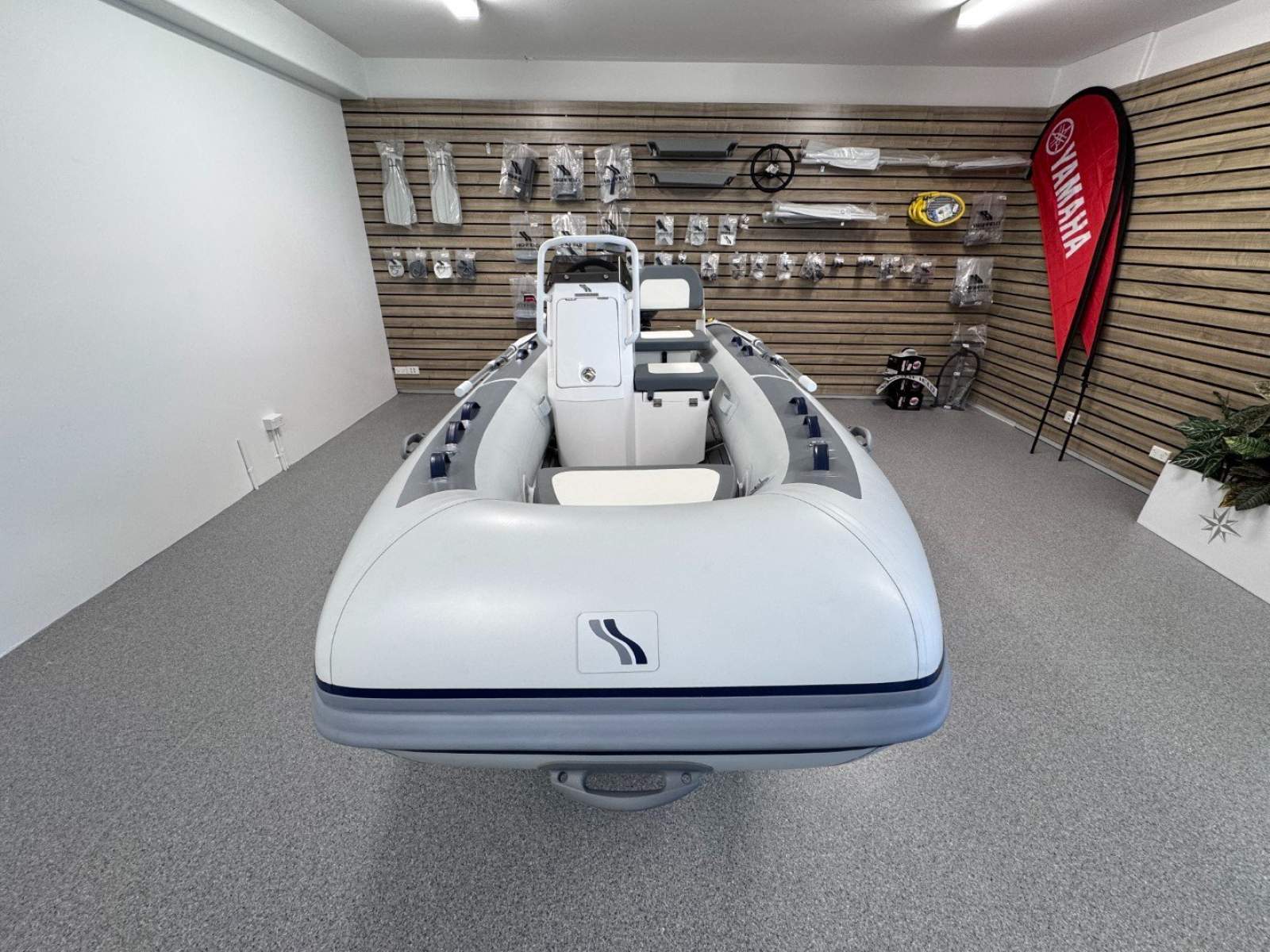 New Highfield Classic 380 Hypalon with GT Console & Yamaha F25 Remote