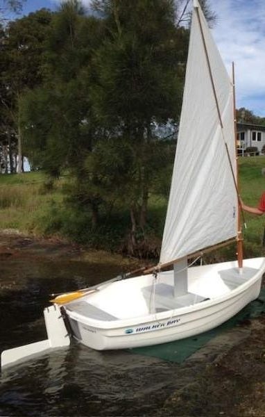 Walker Bay 10 with sailing rig:with sail