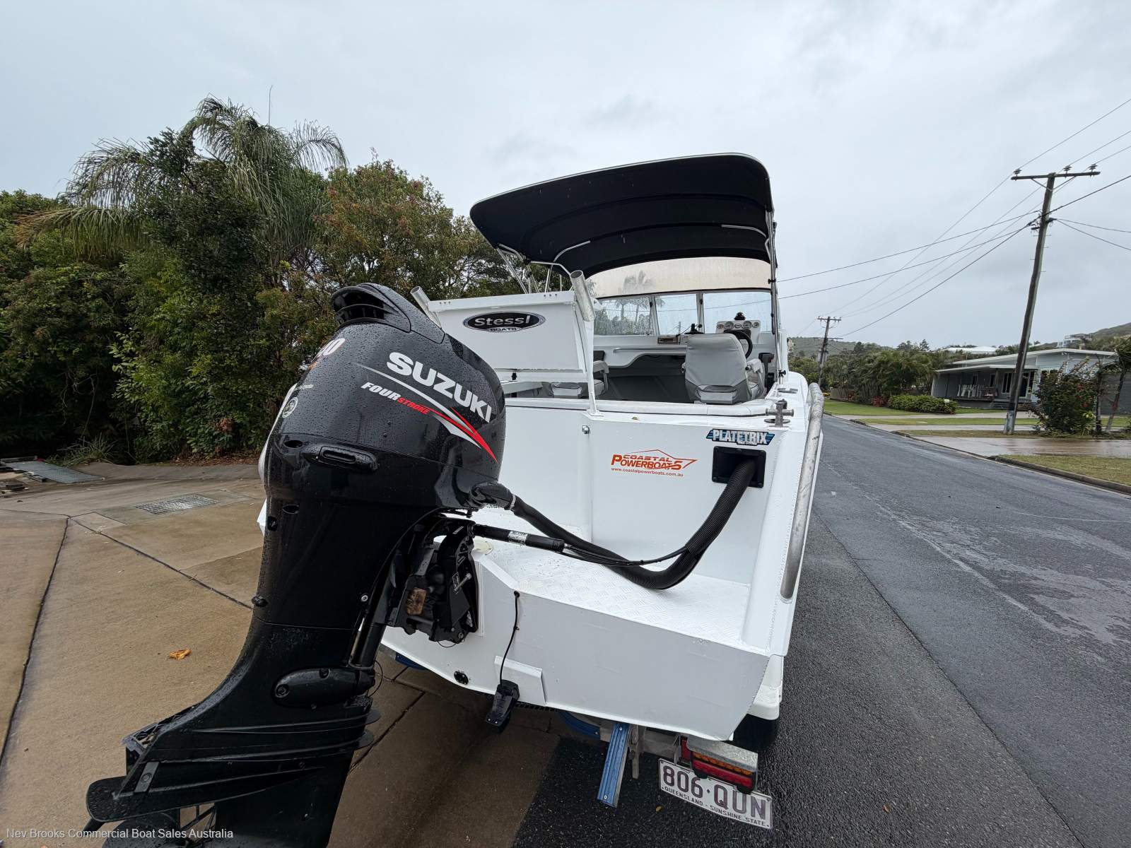Stessl 560 Seahawk Half Cabin