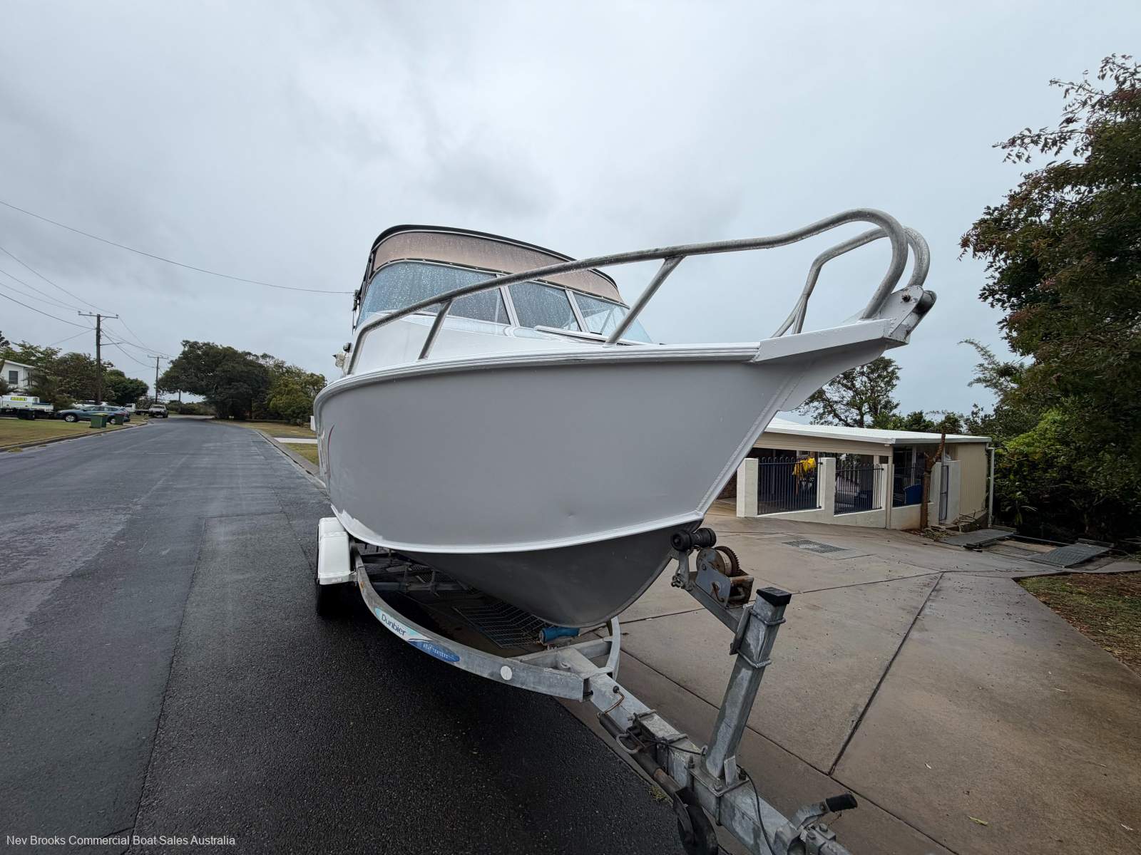 Stessl 560 Seahawk Half Cabin