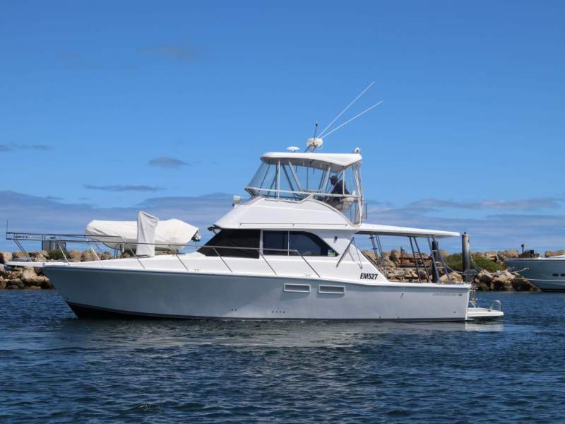 Caribbean 40 Flybridge Cruiser With Digital Controls And Bow Thruster