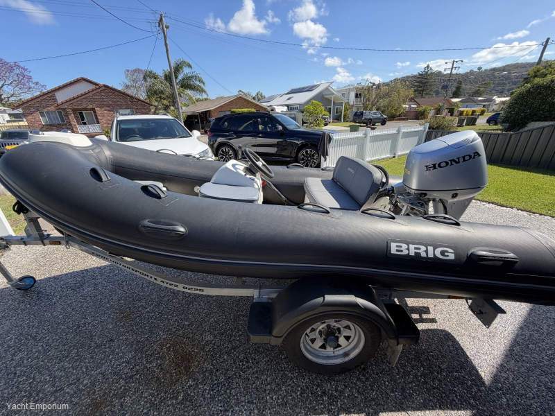 Brig Falcon 330 Deluxe