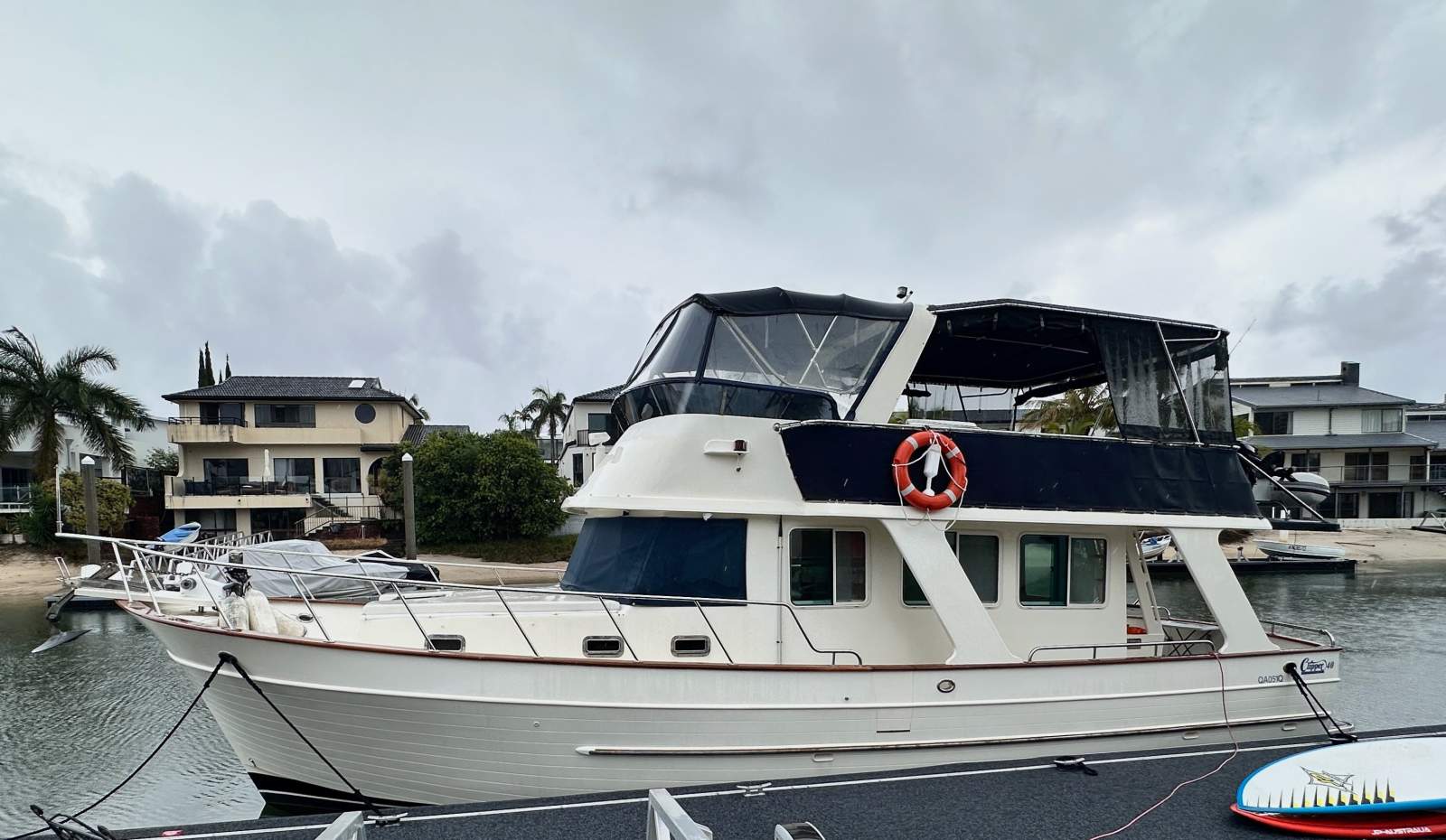 Clipper Heritage 40 - Classic Flybridge Cruiser