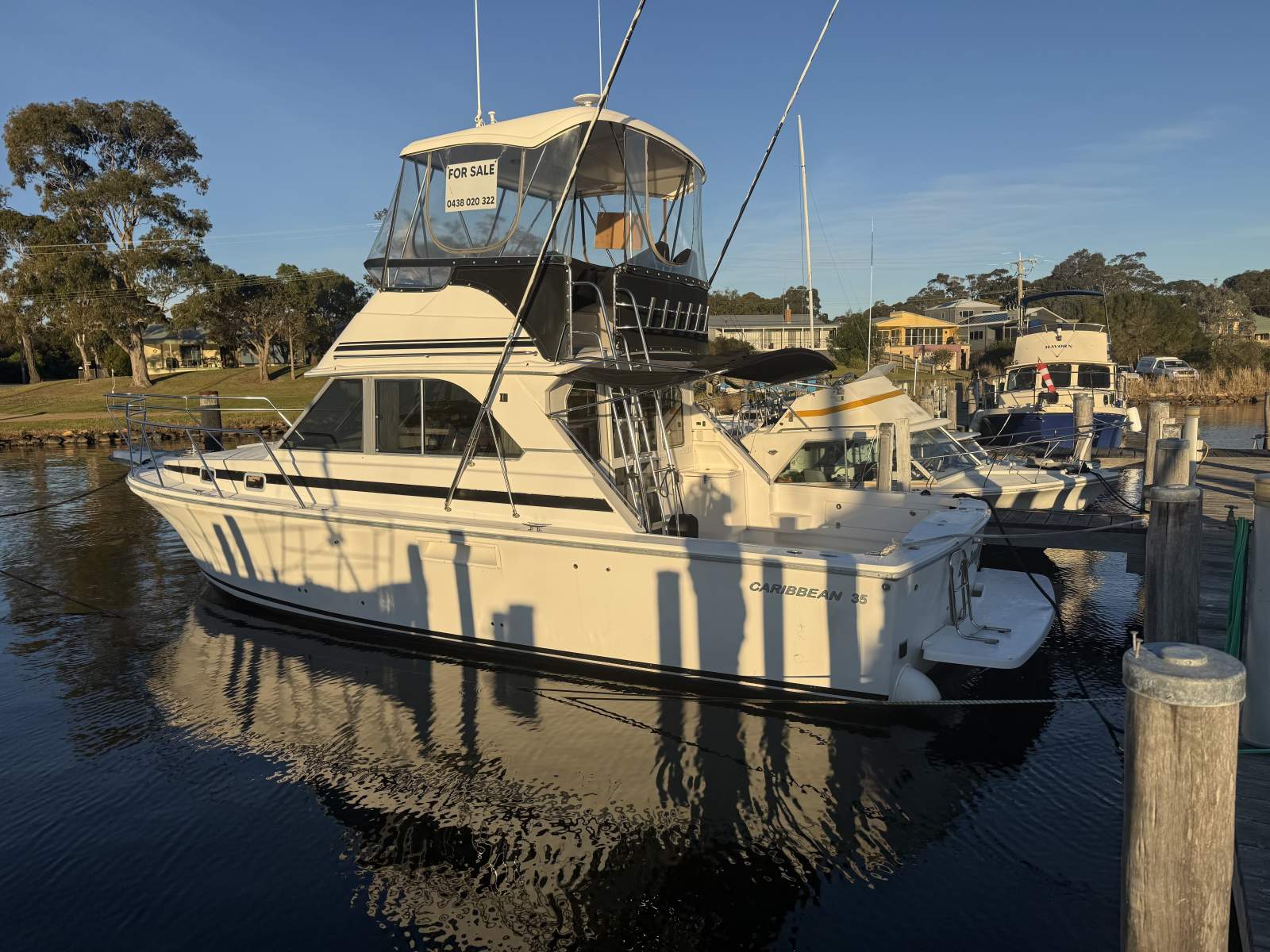 Caribbean 35 Flybridge Cruiser
