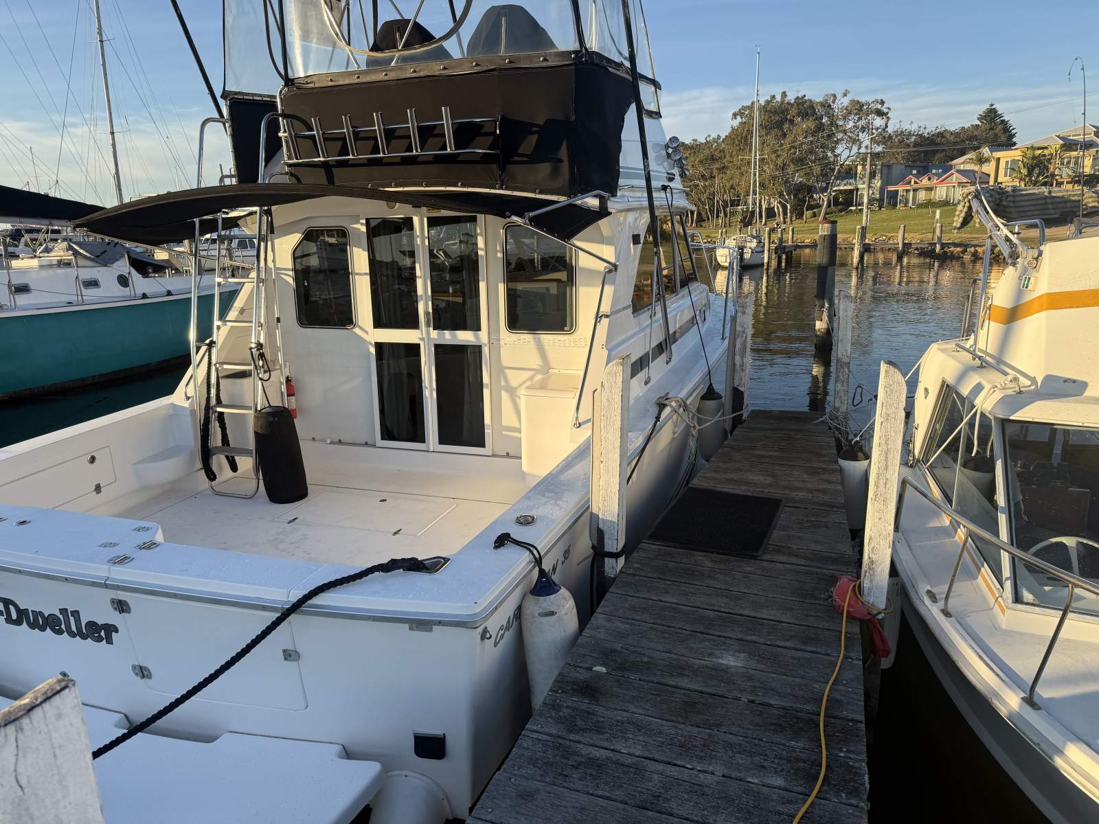 Caribbean 35 Flybridge Cruiser