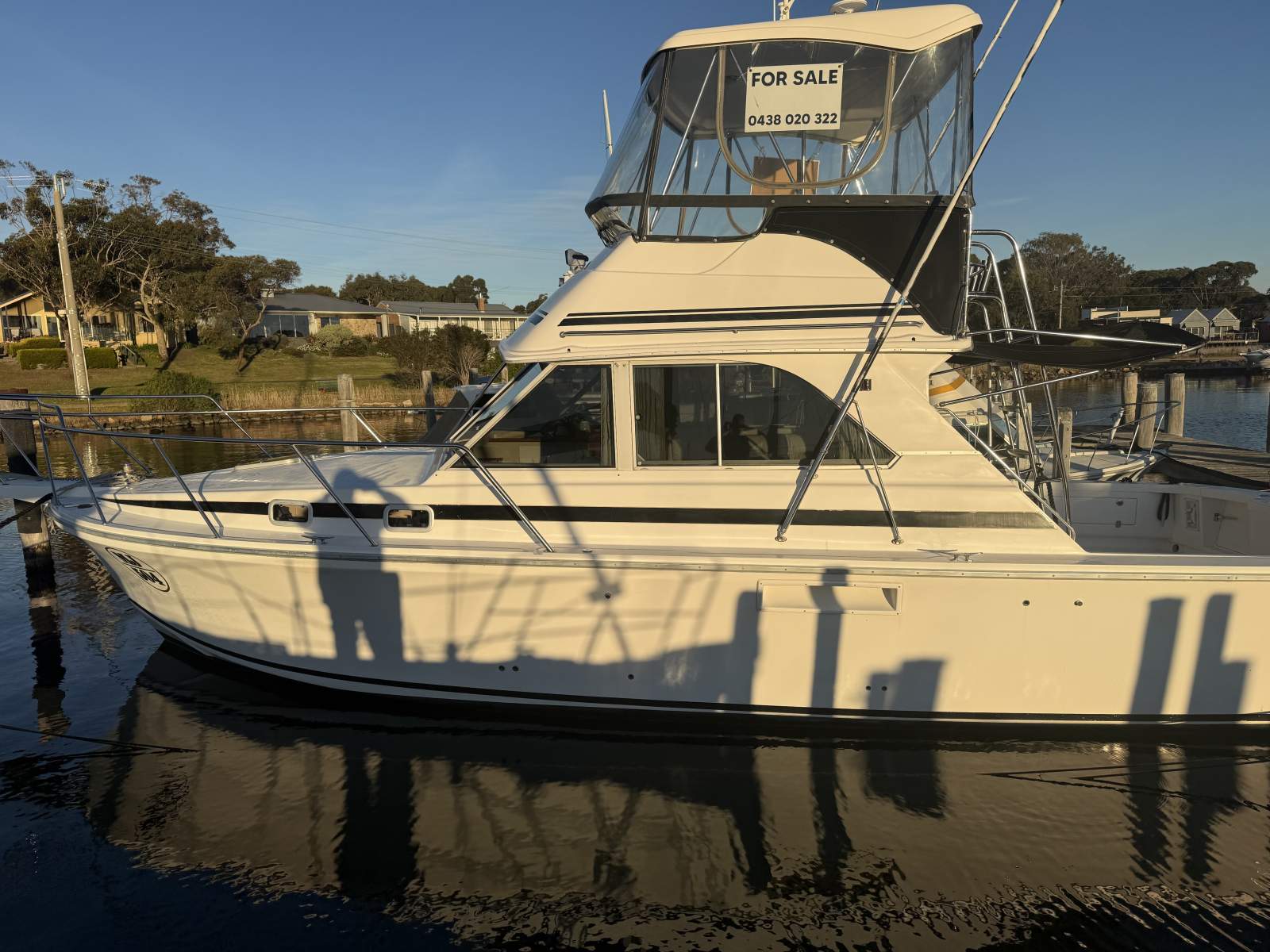 Caribbean 35 Flybridge Cruiser