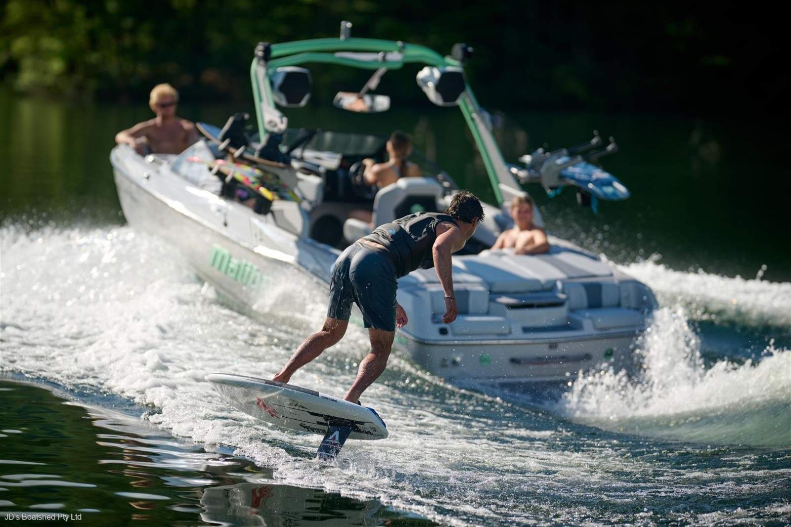 Malibu Wakesetter 22LSV