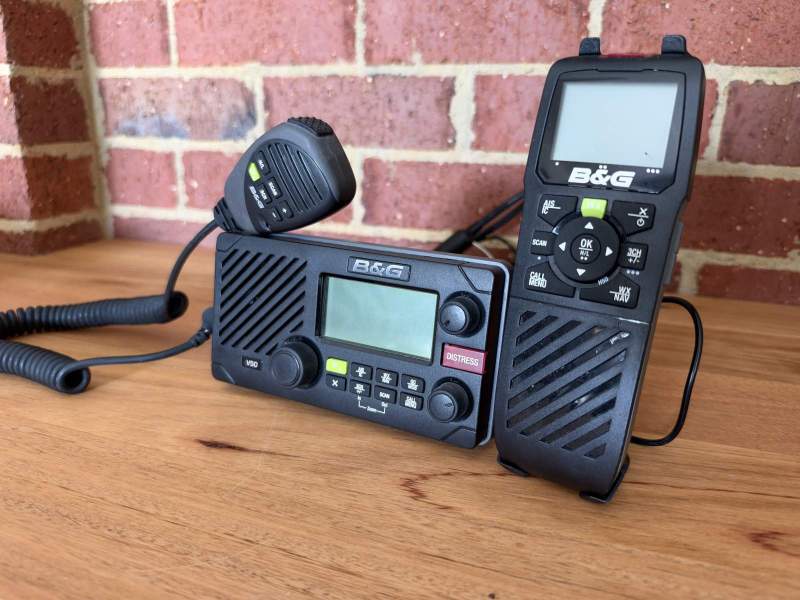 B&G VHF Radio V50 + Remote handpiece