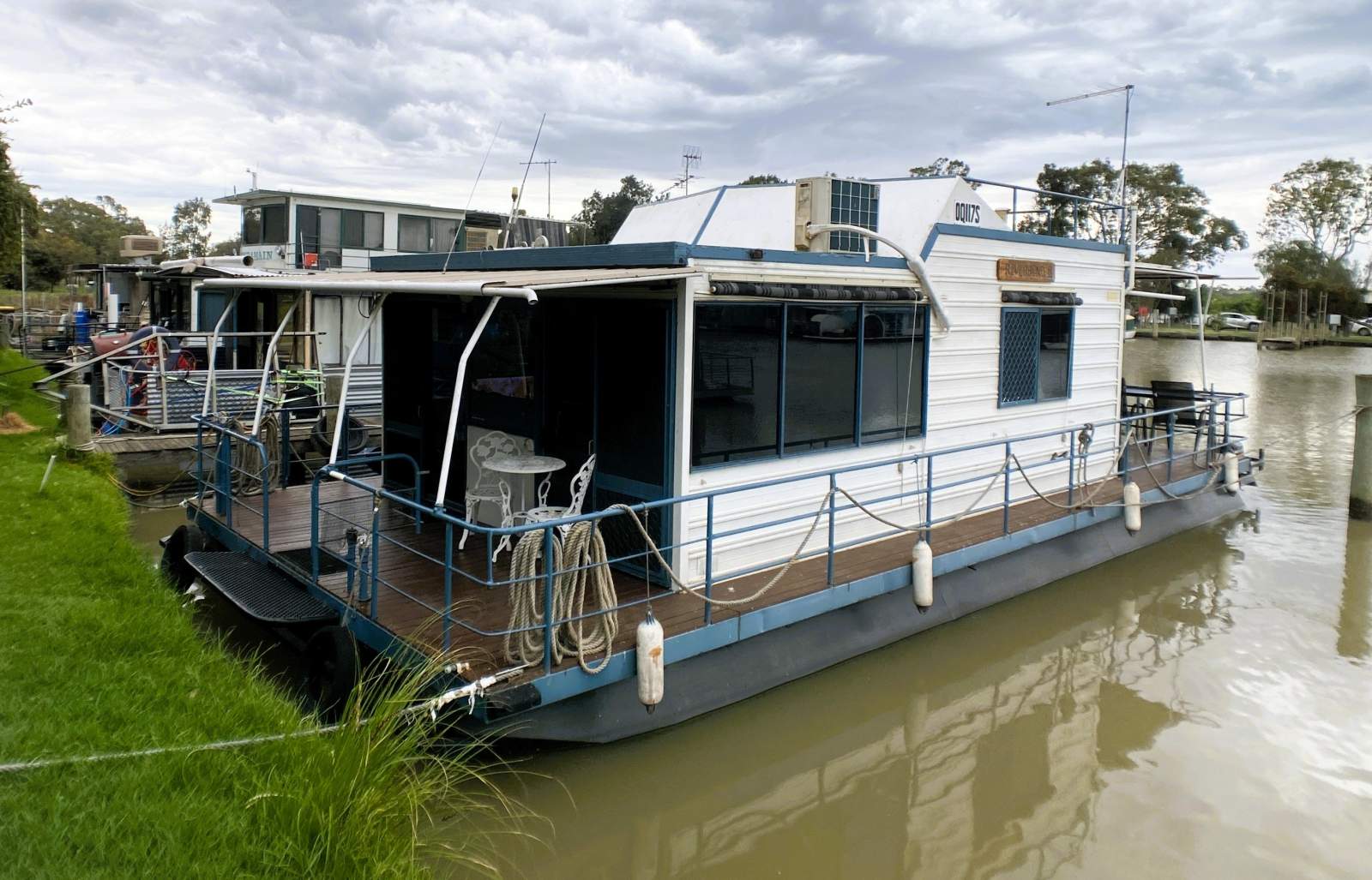 "Riverbend II" Dual Deck Queen Bed One Bath H/Boat