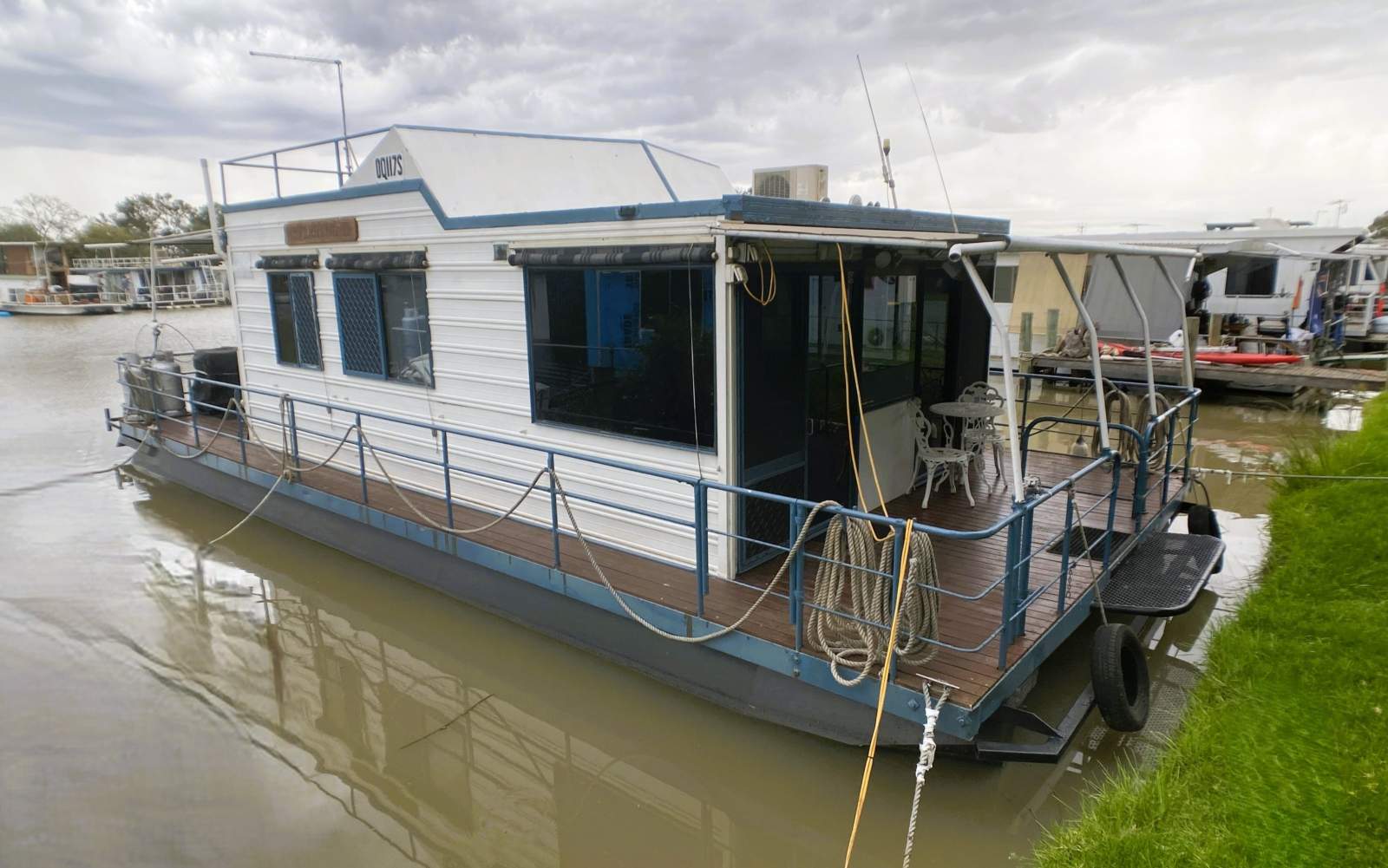 "Riverbend II" Dual Deck Queen Bed One Bath H/Boat