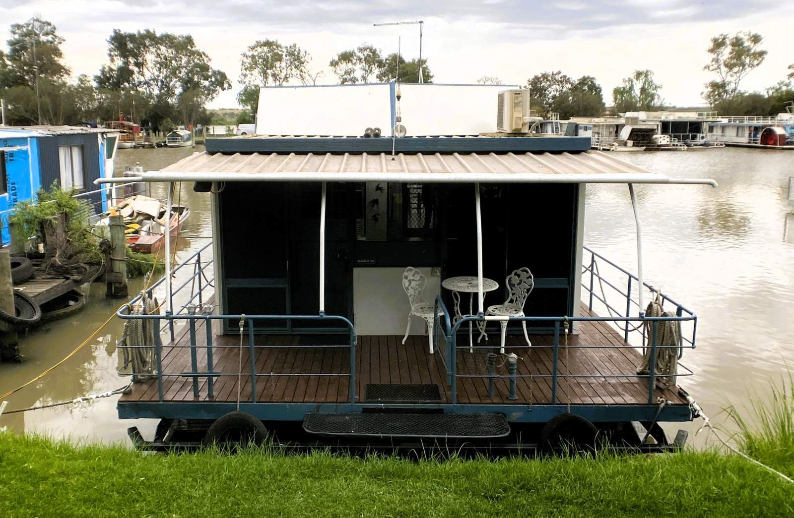 "Riverbend II" Dual Deck Queen Bed One Bath H/Boat