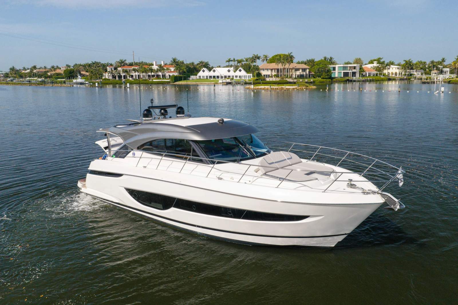 Riviera 4600 Sport Yacht Platinum Edition 2024 Model