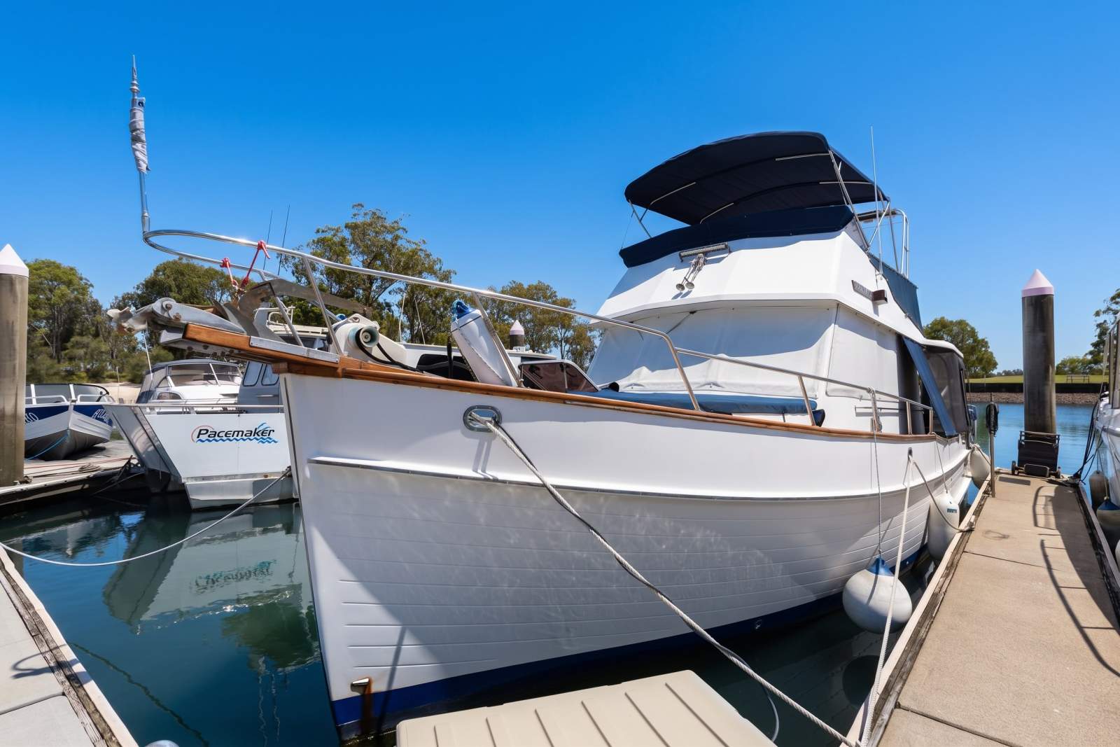 Grand Banks 36 Flybridge Cruiser